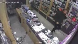 Bursa’da 4 Büyüklüğünde Deprem: Panik Anları Güvenlik Kamerasında