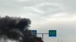 Bursa’da Otomobil Yangını: Kontrolden Çıkarak Bariyere Çarptı