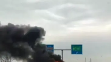 Bursa’da Otomobil Yangını: Kontrolden Çıkarak Bariyere Çarptı