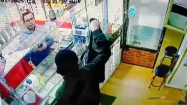 Bursa’da Soygun Girişimi: Kuyumcu Soyguncuya Dayak Attı