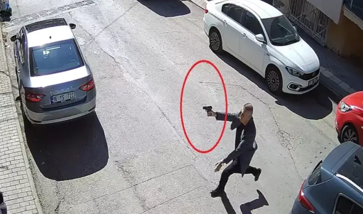 Cinayete tanık olan kardeşler, annelerini öldüren babalarından şikayetçi oldu