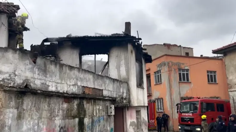 Bursa’da Metruk Bina Yangını