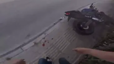 Bursa’da Drift Atarken Kaza Yapan Motosiklet Sürücüsü Yaralandı