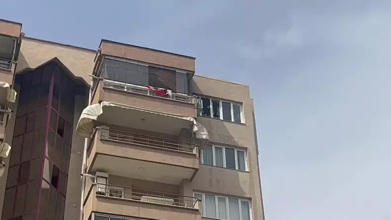 Bursa’da Yangın: Kediyi İtfaiye Kurtardı