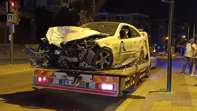 Bursa’da Otobüs ve Otomobil Çarpıştı: 7 Yaralı