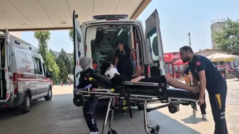 Kestel’de Minibüs Şarampole Yuvarlandı