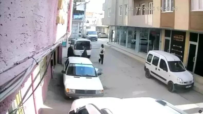 Bursa’da Ekmek Kamyoneti Genç Kızı Yaraladı